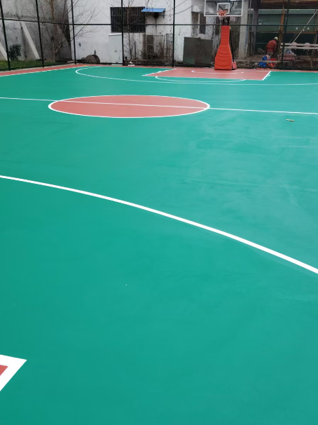韶关 球场长期使用易出现地面开裂